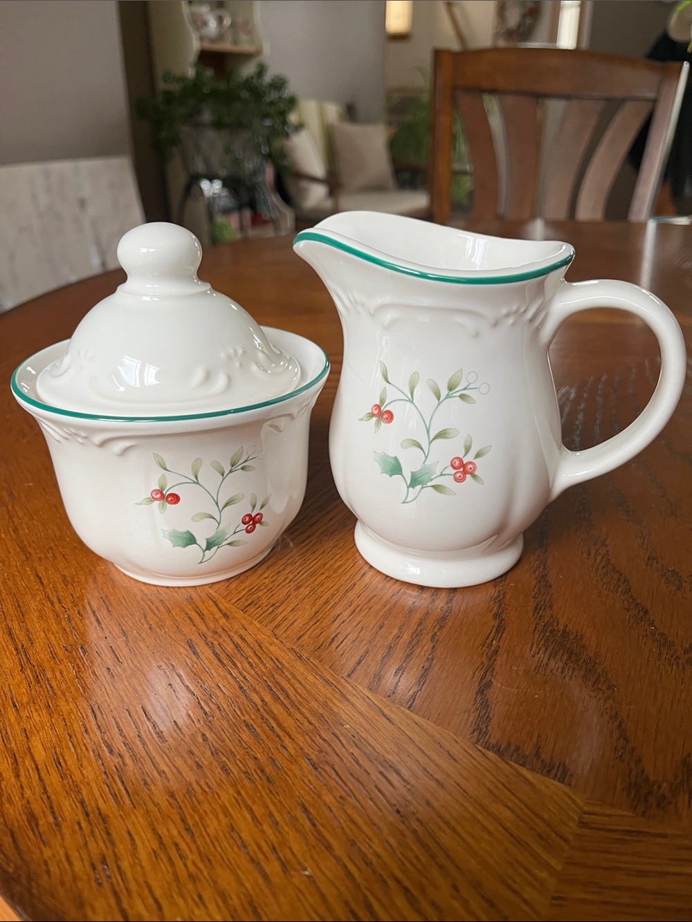 Pfaltzgraff Winterberry Creamer and Sugar Bowl Set with Lid